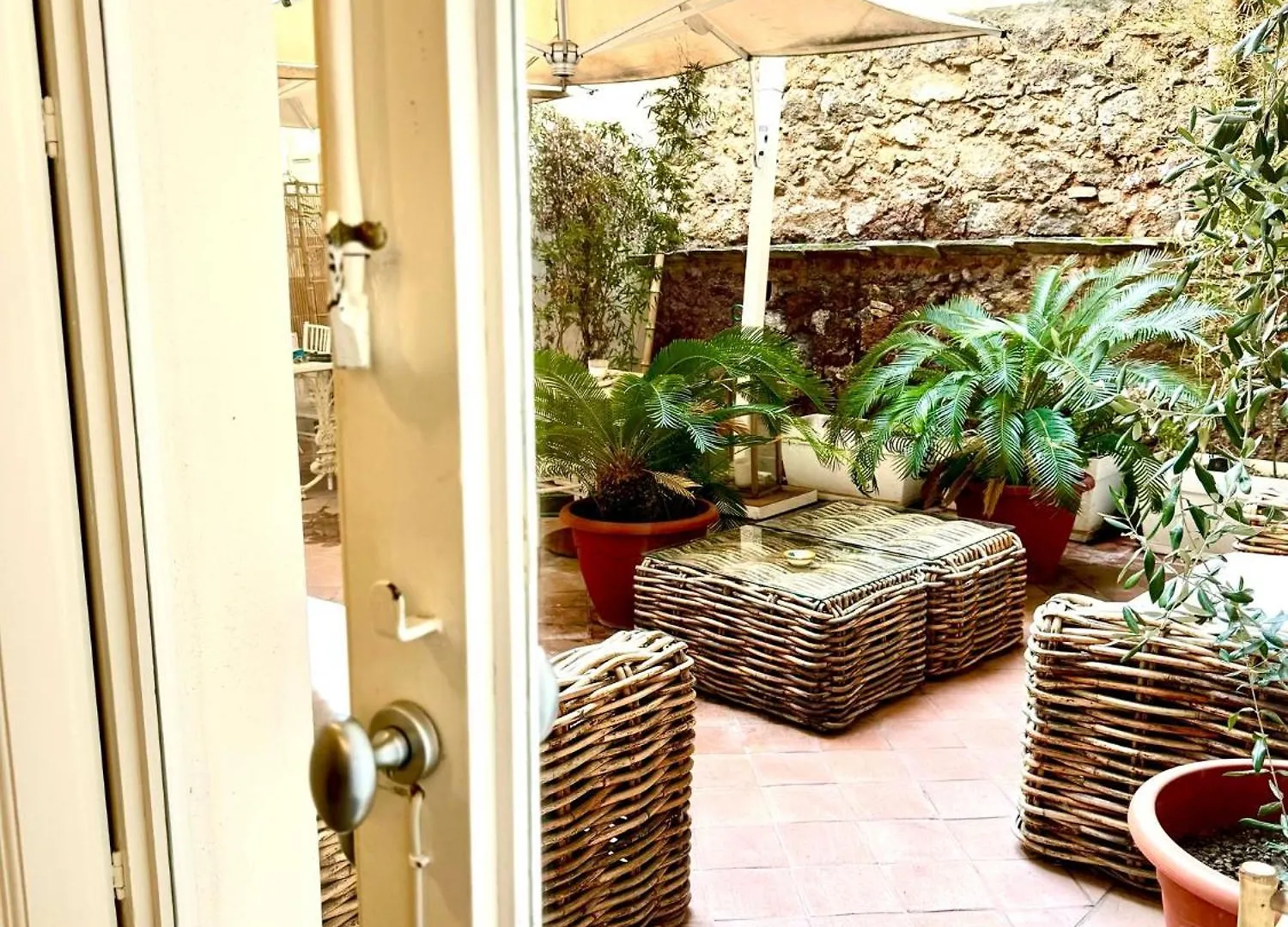 Cortile Nobile Luxury Suites Aeroporto di Catania Fontana Rossa