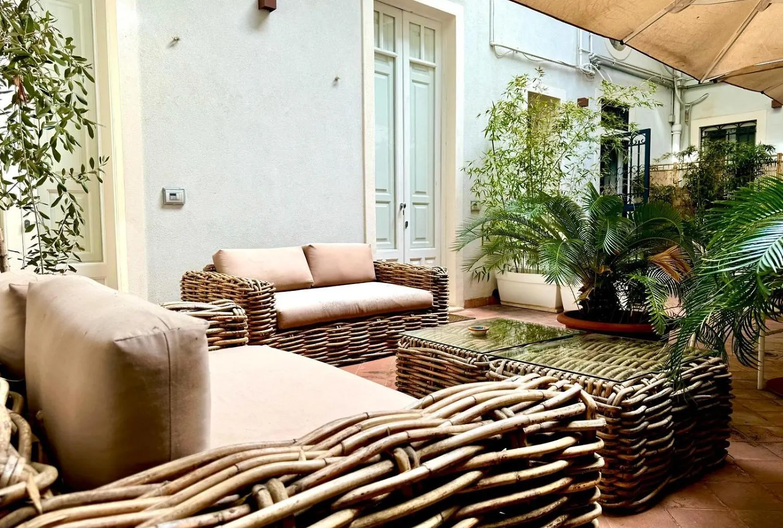 Cortile Nobile Luxury Suites contacts